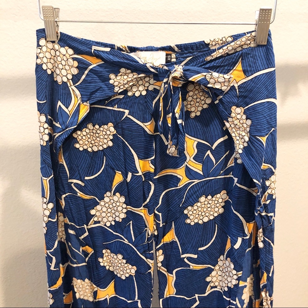 Ava Sky Blue Floral Tied Pants cropped